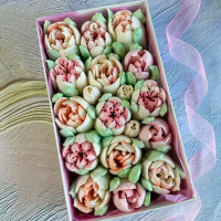 Мини букет розово-бело-салатовый в коробке, 25х14 см