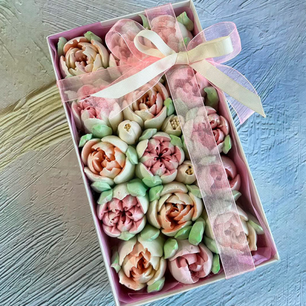 Мини букет розово-бело-салатовый в коробке, 25х14 см